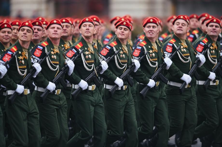 中国*警武**司令、俄罗斯近卫军司令、美国国民警卫局局长谁权力大？