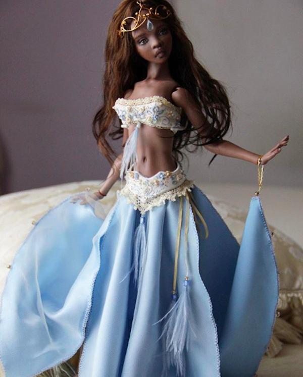 老爸酷爱芭比娃娃?微缩家具做到痴迷!