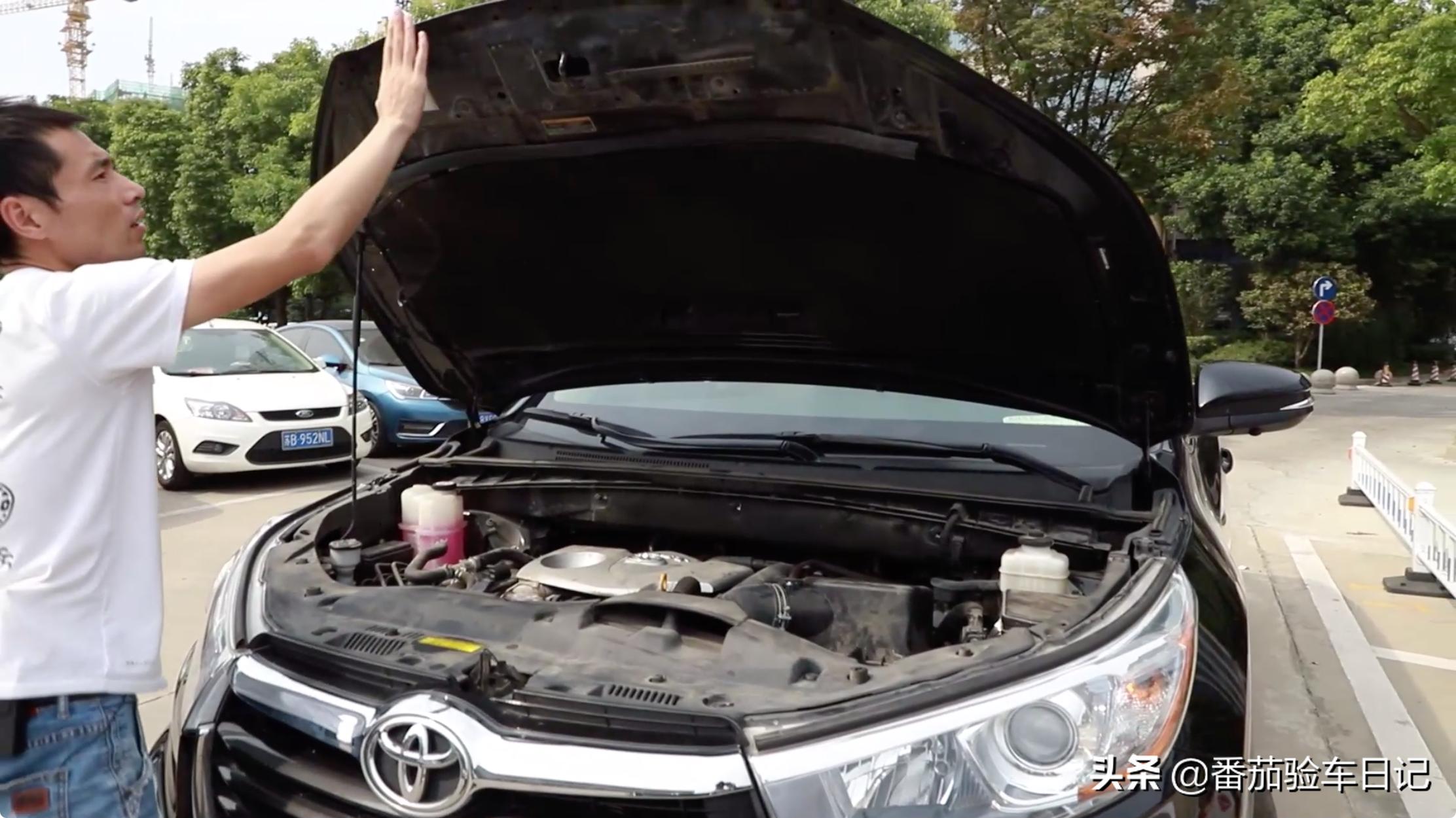 帮客户检测不到两年的丰田汉兰达，价格略高但是车况很值