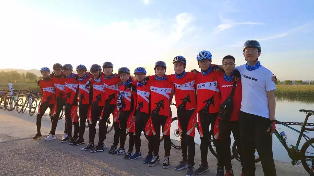 一个“疯老师”和11个“问题学生”的一场孤注一掷的冒险