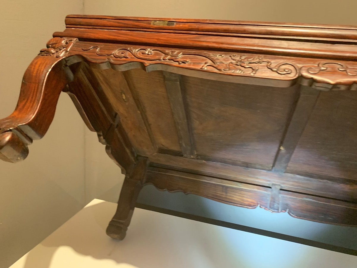 黄花梨小炕桌一百多年的值多少钱,黄花梨透雕螭龙纹炕桌