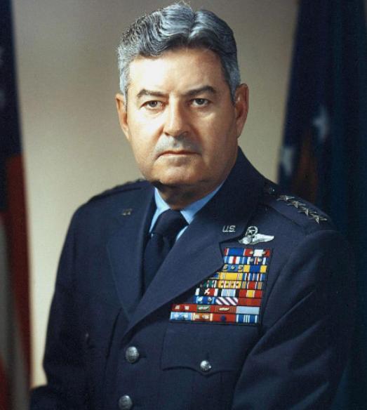 76年前，美国向日本投弹16万吨，让东京“燃”了起来