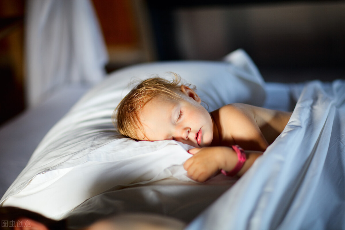 正常人不吃饭能活多久,失眠不睡觉能坚持几天