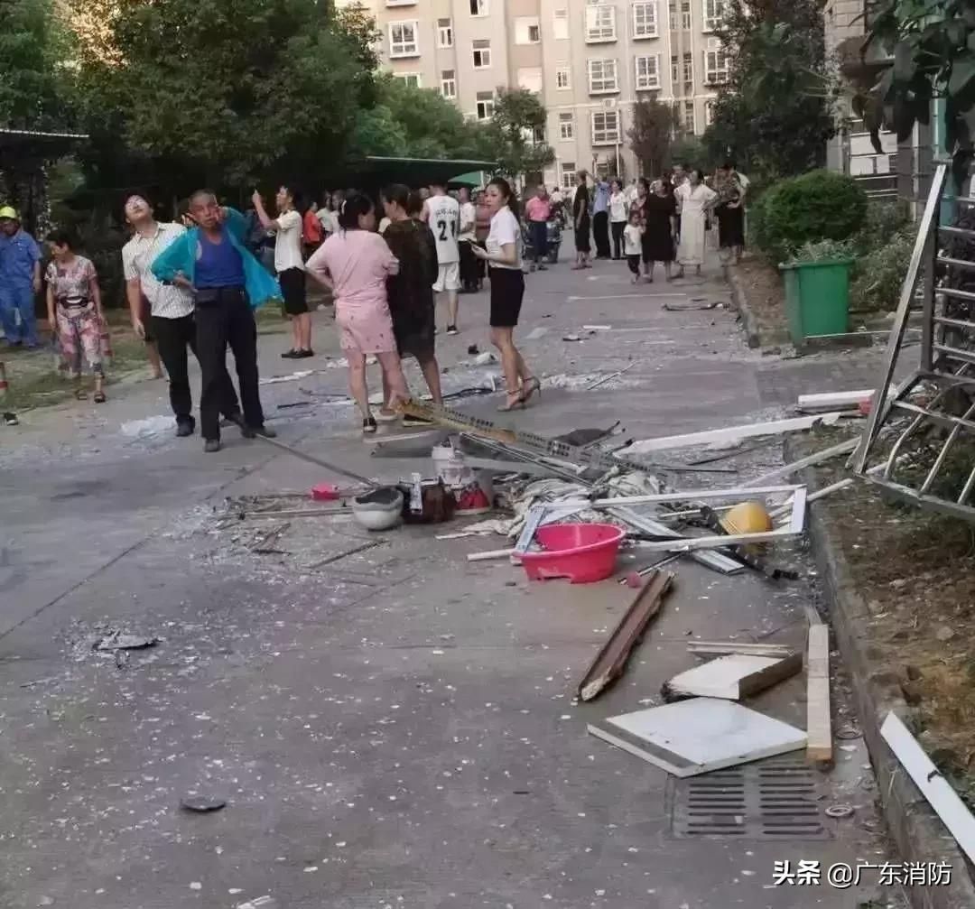 家里爆炸整栋楼都塌了,女子独自在家突然爆炸