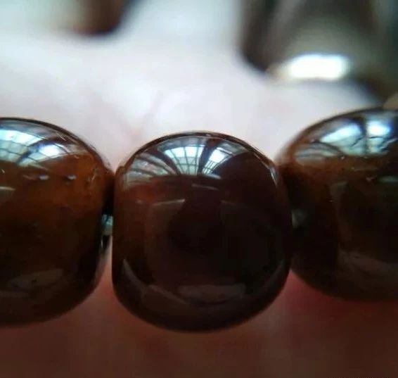 沉香手串包浆好还是不包浆好,怎样分辨包浆和不包浆的手串