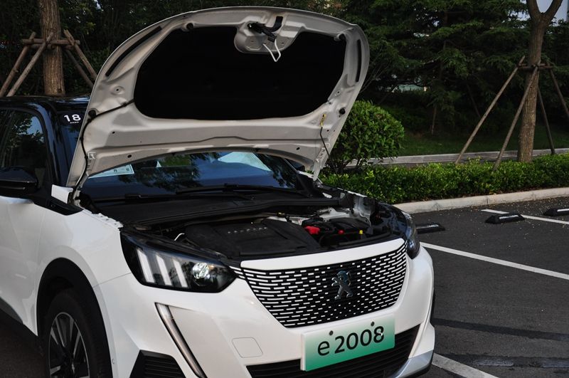 东风标致有一款动力强的车,驾驶感受最好的纯电动suv