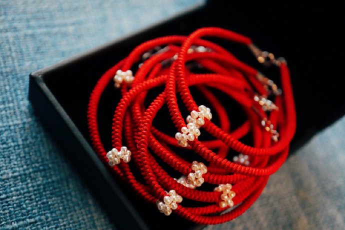 你会戴黄金首饰吗,什么类型的手链可以戴右手