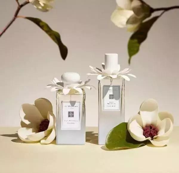 过年穿上红衣服还不够，喷上这支香水就是欧气最旺的锦鲤本鲤