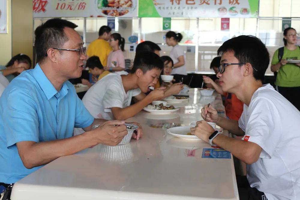 守护舌尖安全呵护师生健康,保护舌尖上的安全在行动