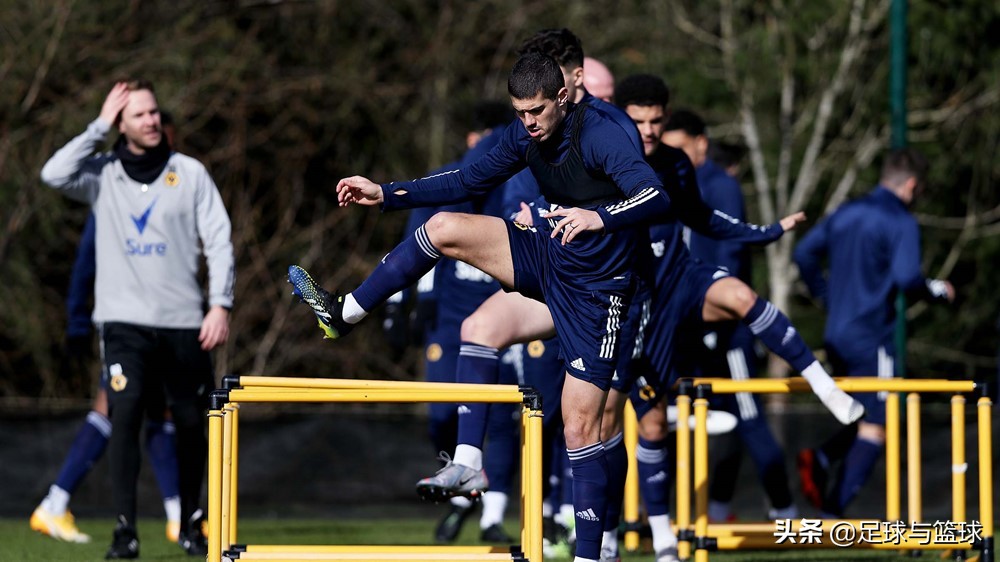 狼队战胜英超,狼队主场3-4不敌曼联