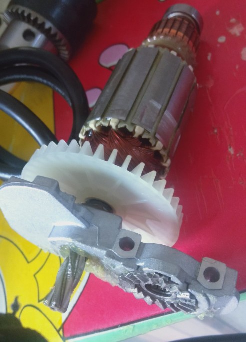 手电钻前面的夹头构造及更换,晶思达手电钻开关总成内部构造