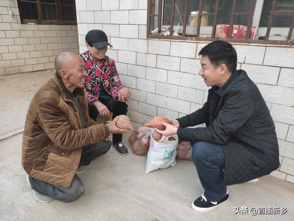 驻村第一书记变推销员,驻村干部帮助村民销售农产品