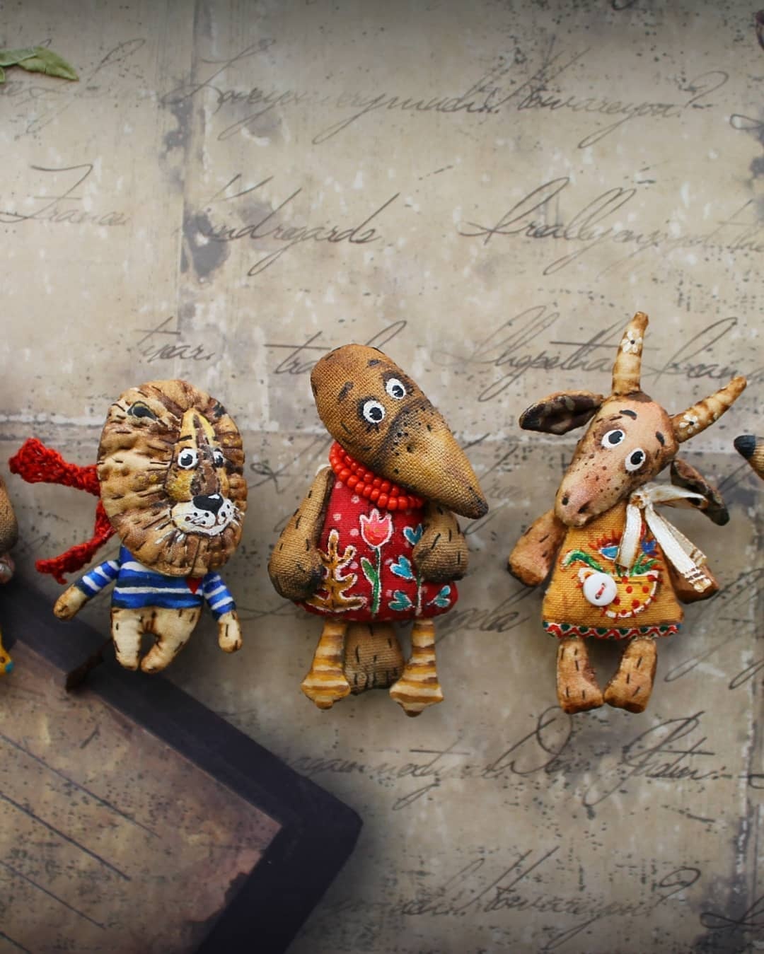 国外艺术家的布艺玩偶作品，非常有创意和想象力