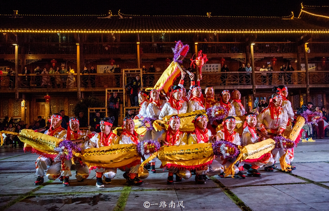 湖南怀化大山深处隐藏一座瑶寨，姑娘美丽热情又大方