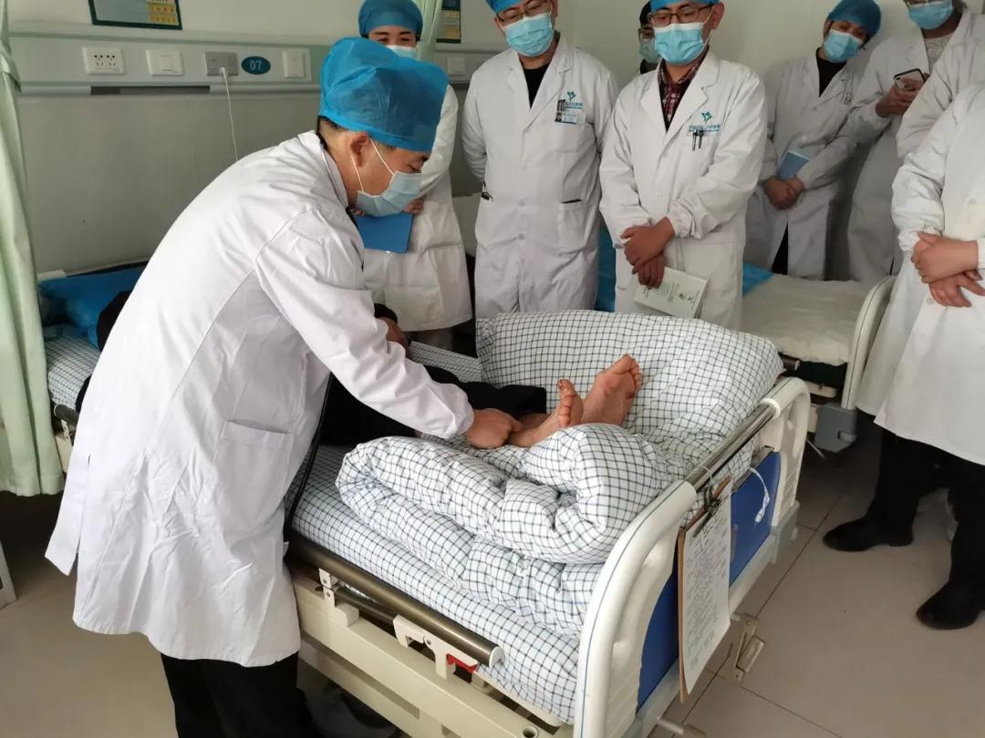 带教查房给年轻医师带来新感悟:纸上得来终觉浅,绝知此事要躬行
