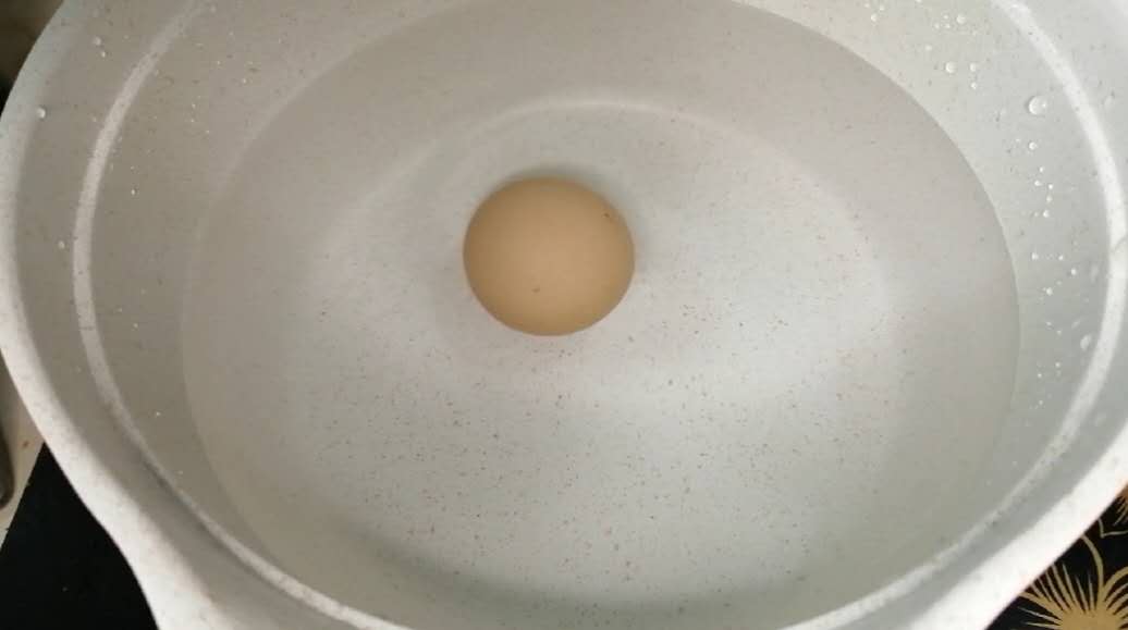 婴儿辅食，胡萝卜蛋黄泥，补钙又能预防便秘，宝宝：这个好吃