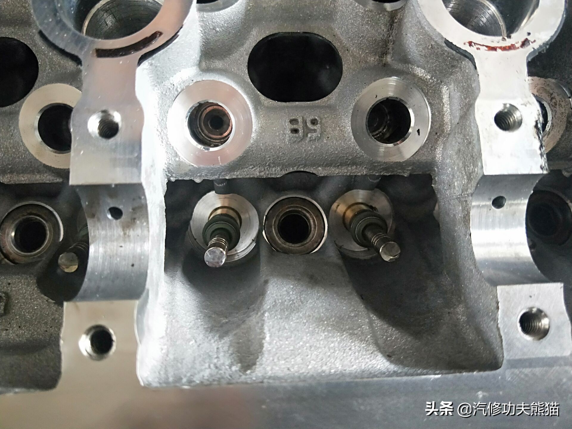 07年奥迪a6轻微烧机油怎么解决,奥迪2007款a6烧机油的原因