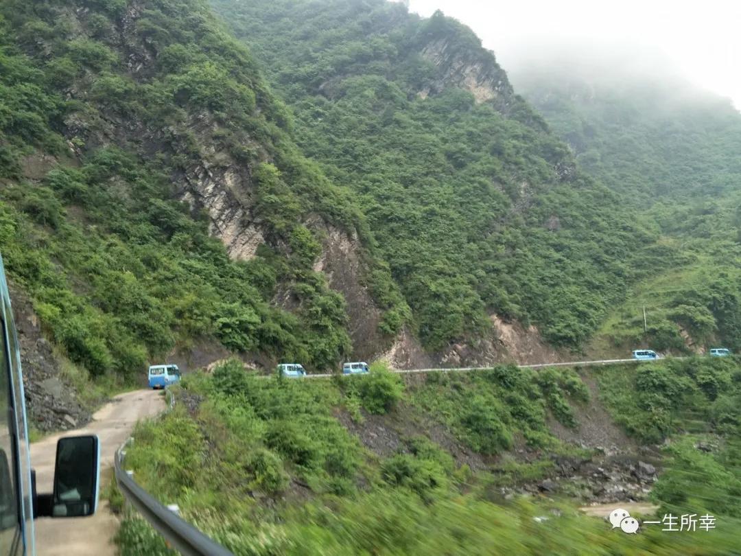 一川碧水,一川碧水一重山