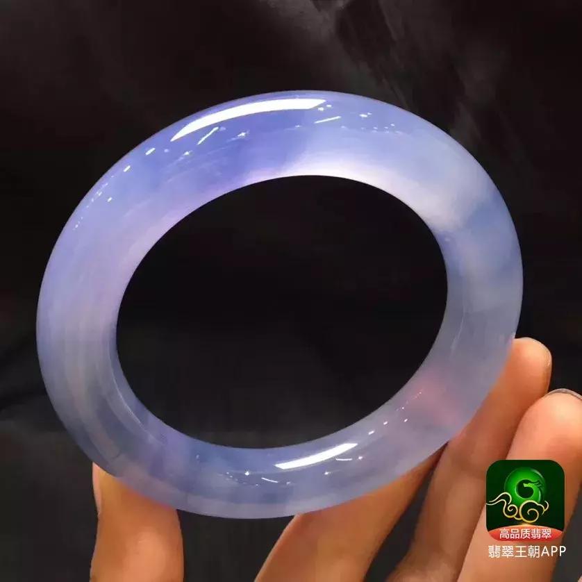 翡翠手镯到底应该戴左手还是右手,翡翠手镯戴哪只手是正确的