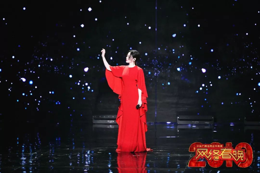 央视春晚温情与科技共融,央视春晚展现中国创新发展