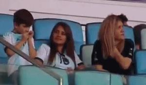 小蒂和洛逸接吻场面,安东内拉前一秒庆祝梅西进球