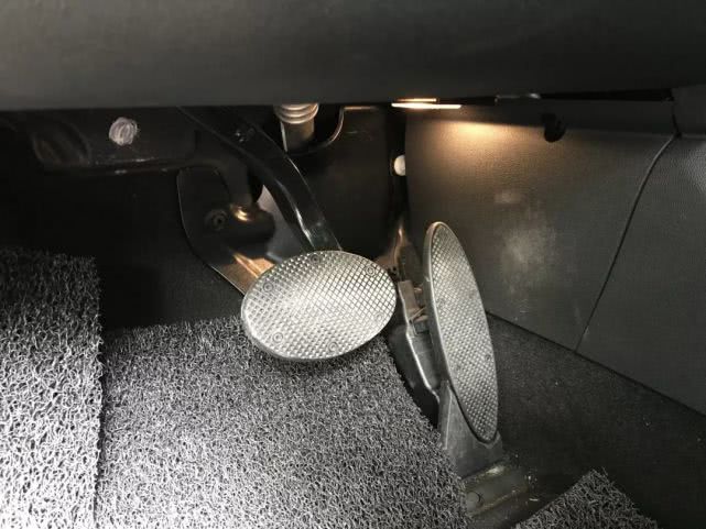 30万豪华个性有逼格的小车怎么选？汽车打蜡与镀晶有什么区别？