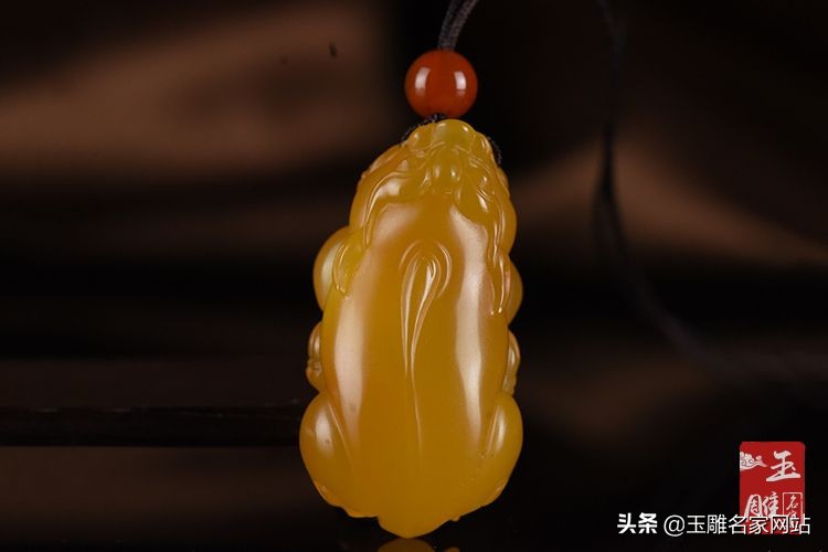 佩戴翡翠貔貅好还是和田玉貔貅好,貔貅比较大如何佩戴貔貅