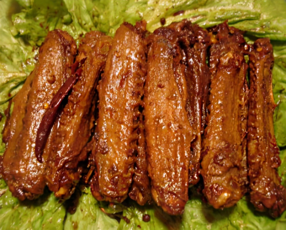 卤味江湖周黑鸭的瓶颈与反扑,周黑鸭绝味还有什么卤味