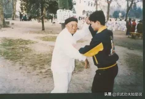 年逾八旬的老人习大成拳站桩功的几点体会