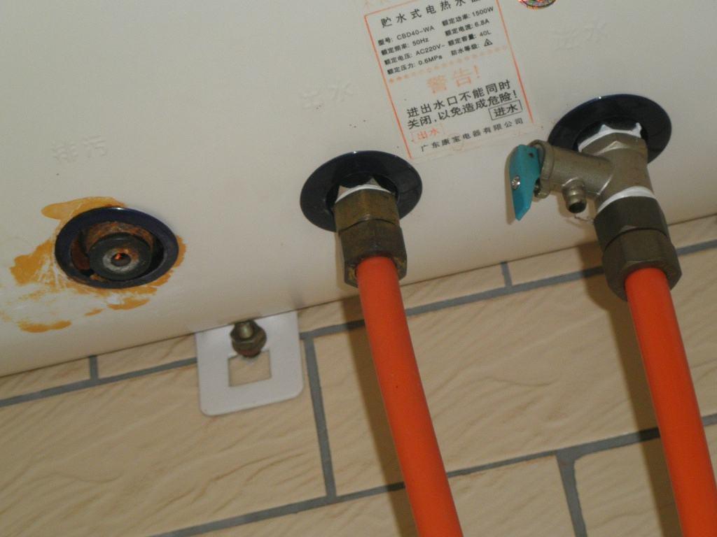 热水器用久了“定时”清理很必要,自己能清理干净,省了请师傅