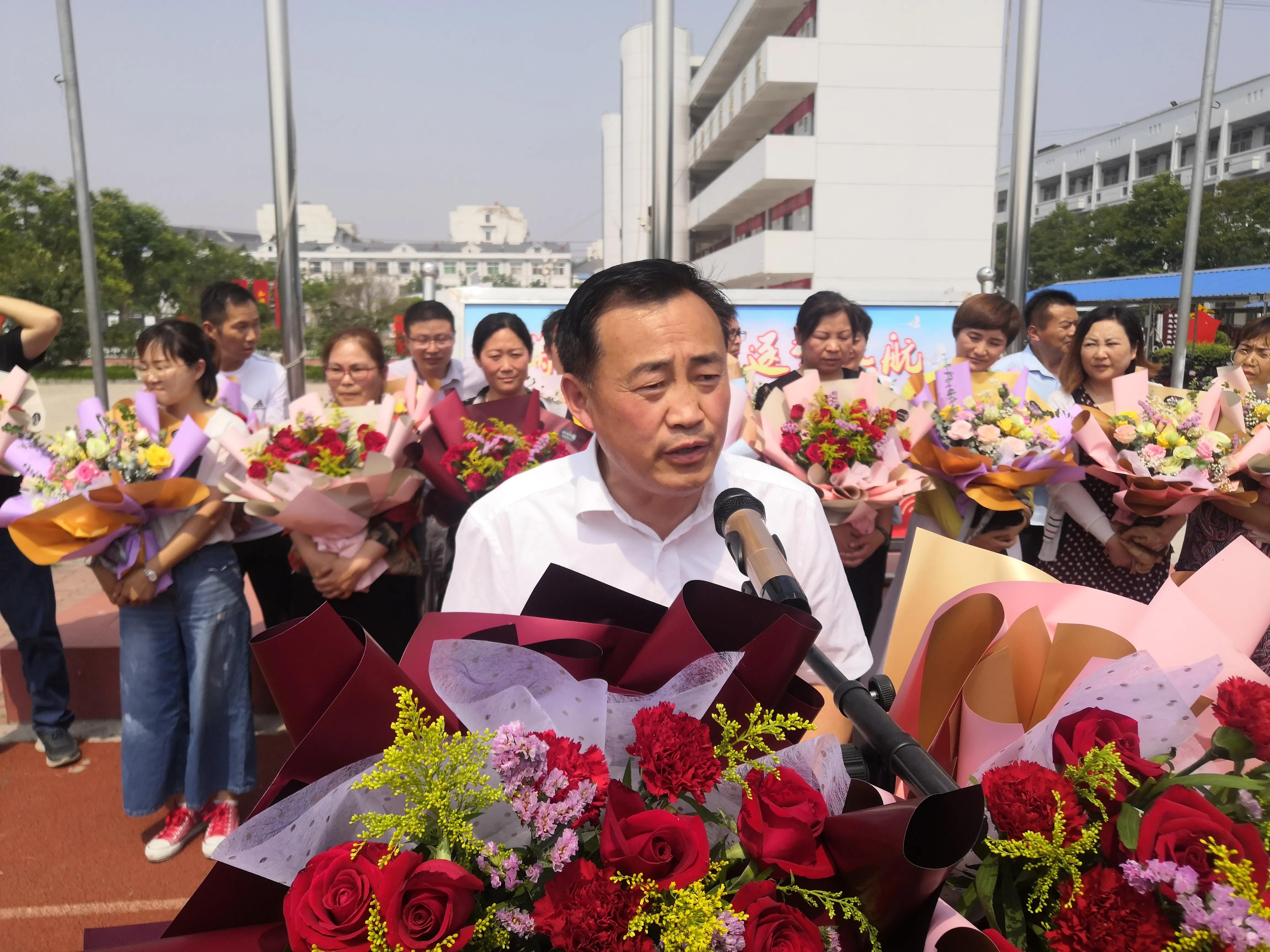 沛县敬安中学举行2021届毕业生感恩暨爱心人士张言海捐赠活动