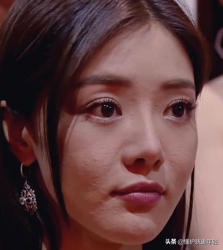 怎么涂粉底液正确的手法,持妆型粉底液搭配什么上妆更好