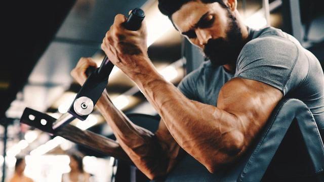 健身房不会用器械怎么健身,健身新手开始怎么练不用健身器材