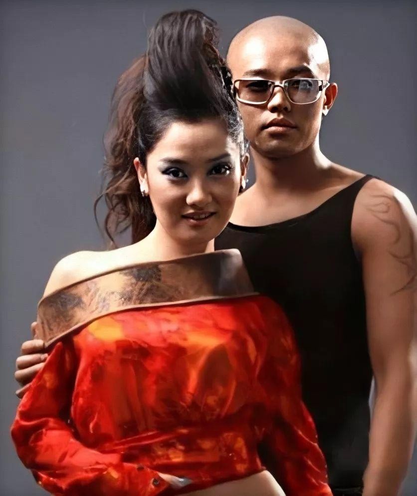 “幸运儿”凤凰传奇走红秘史，和捧红他们的幕后金主