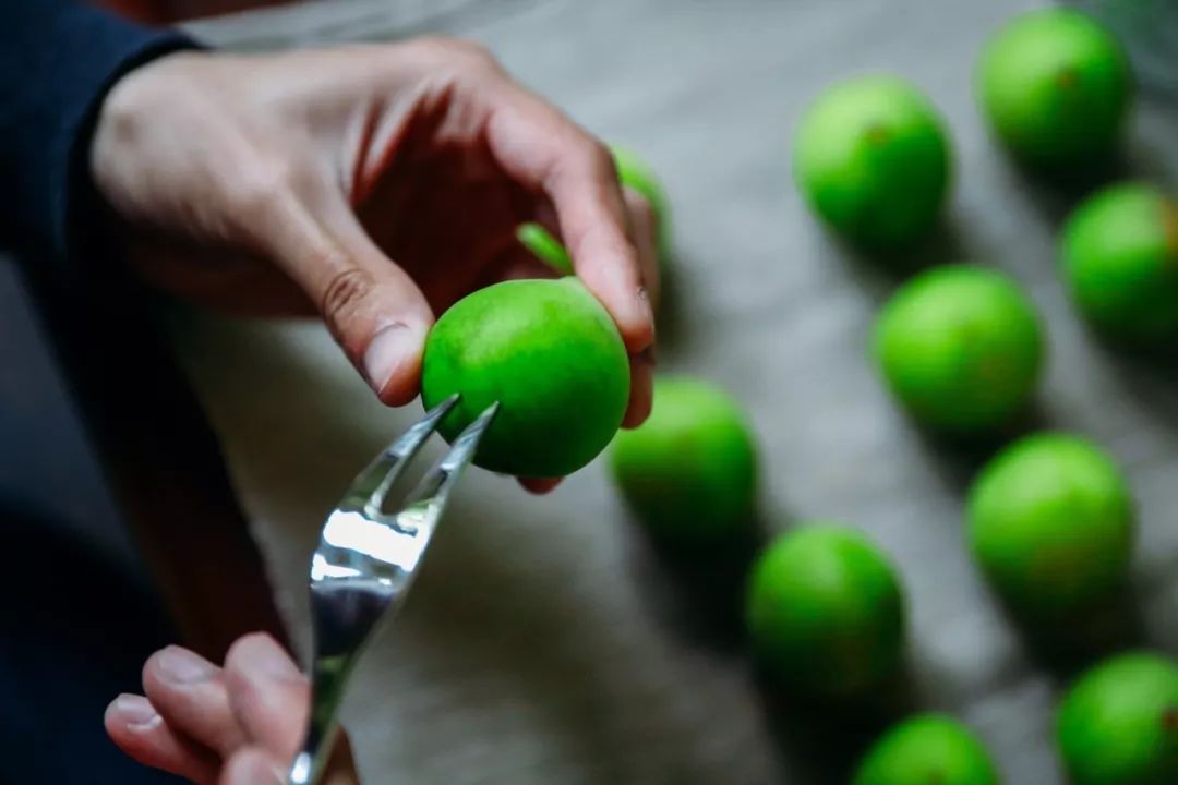 青梅的做法酸甜视频,爽脆青梅的做法