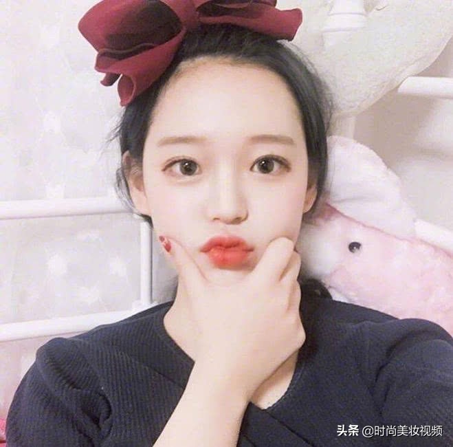 口红老粘牙上是怎么回事,口红粘牙怎么解决