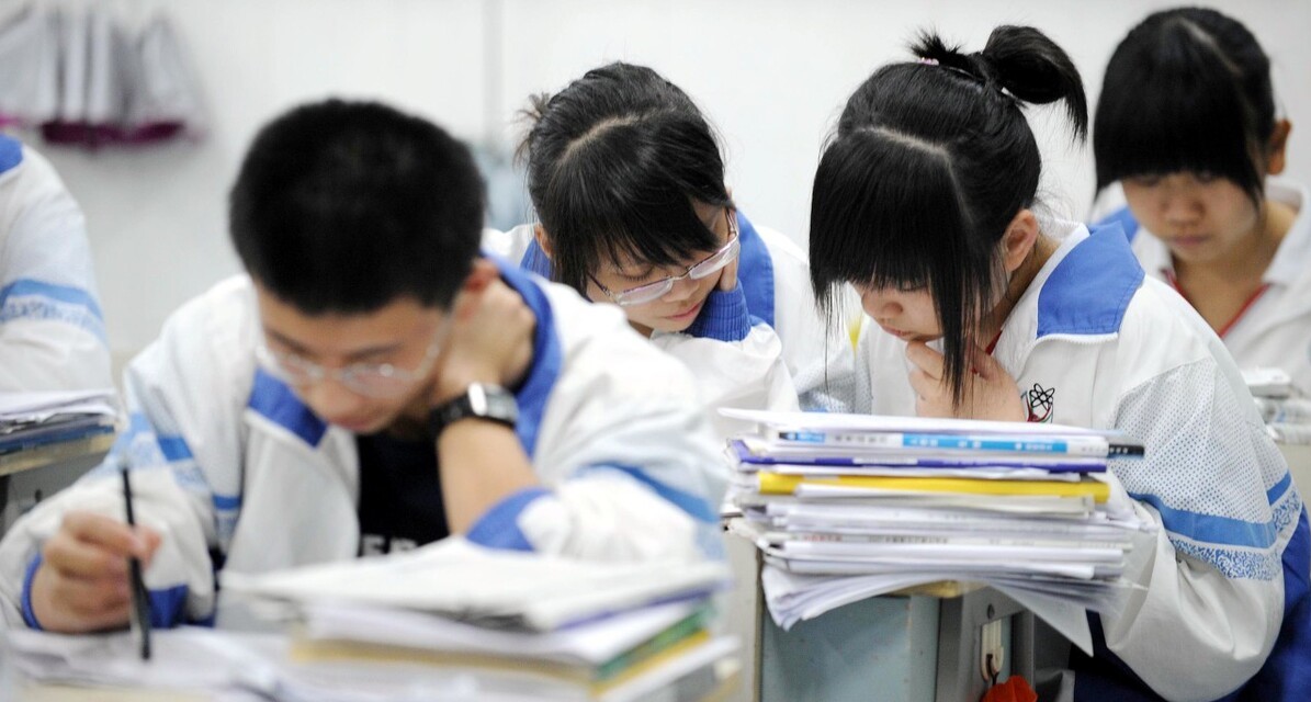 初中女生跳拉丁舞,初二女生跳拉丁舞