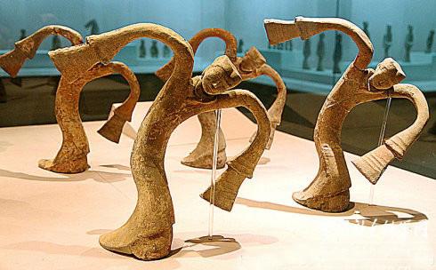 如何确认兵马俑是秦始皇时代的,秦始皇兵马俑吸引世界地区的原因