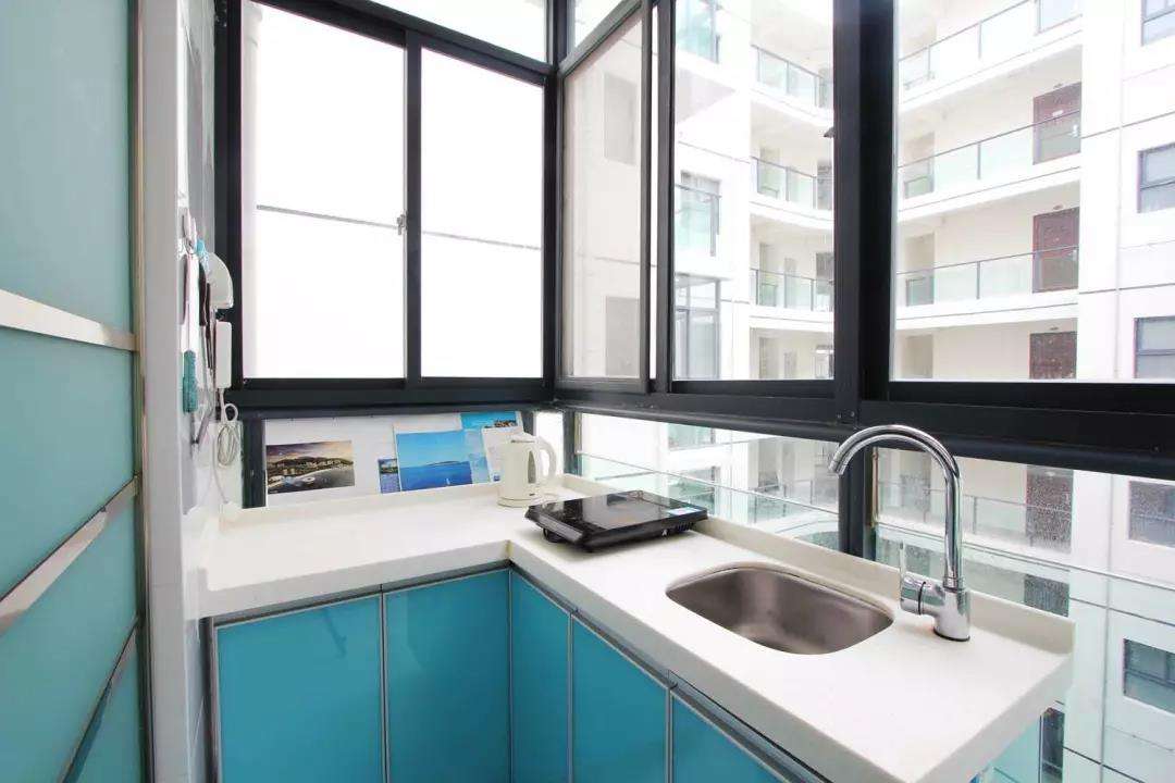 趁阳台装修,多砌个烧烤灶台,国外物业都不管管么?搁国内早拆了