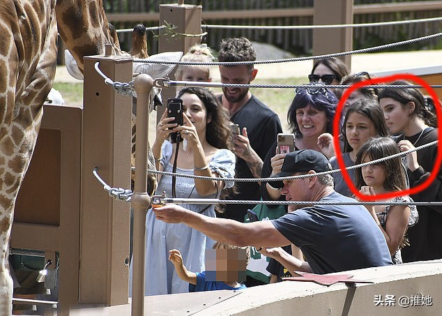 马特达蒙携妻参加威尼斯电影节,马特达蒙全家