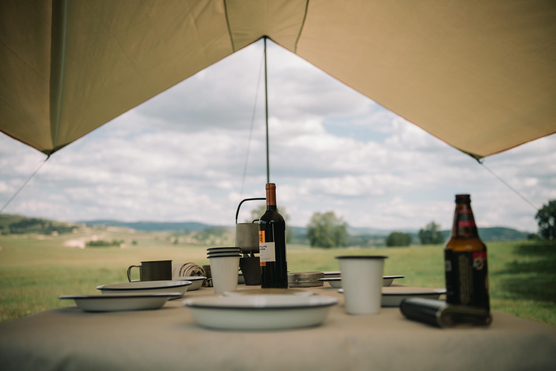 拥有这21件高颜值户外装备,让我们的草原野餐会像家里般优雅