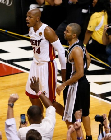 科比谈雷阿伦八记三分总决赛,雷阿伦总决赛对位科比数据