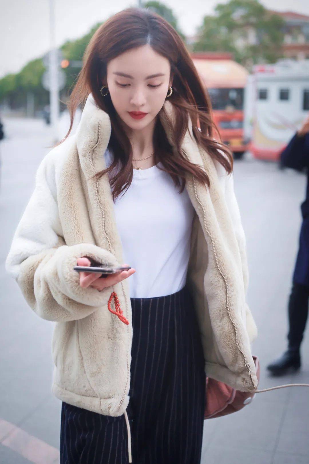 敢当众谈这件事，她就值得被点赞