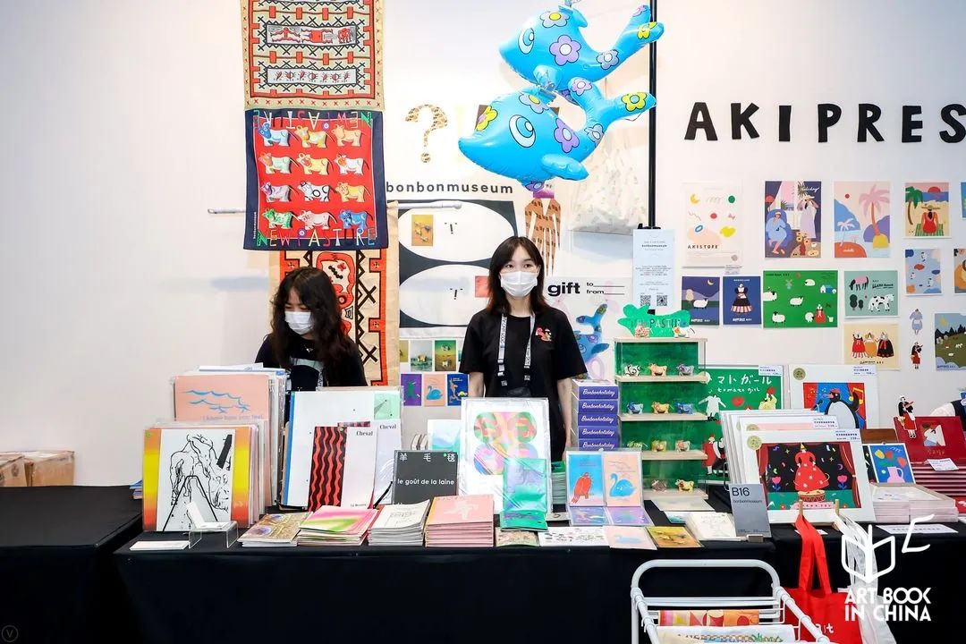 在成都看了一场浪漫的美术展,去古代邂逅一场书展