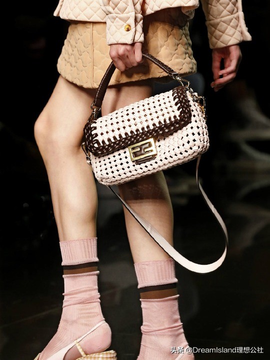 fendi新款包touch,fendi蕾丝花朵包