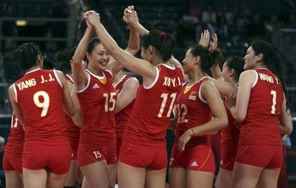 女排为什么一定要穿短衣服,女排为什么穿长筒袜