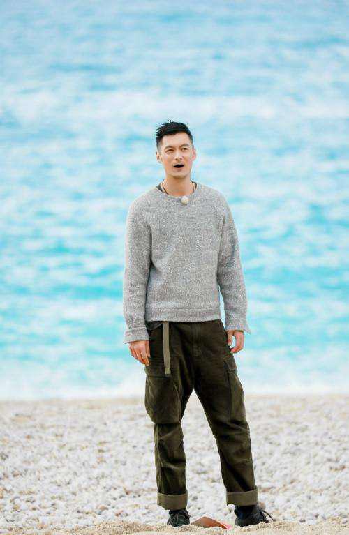 余文乐婚后发福夫妻同框像隔辈,余文乐发福变普通大叔