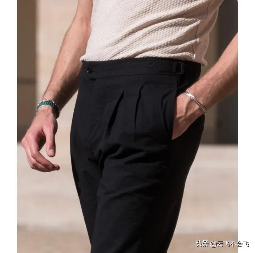 如果你觉得亚*衣麻**服易皱难打理，那泡泡纱单品一定没有理由拒绝