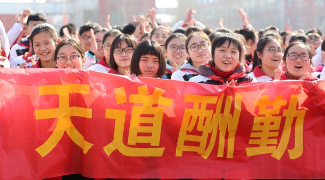 鸡汤的家常做法心灵鸡汤,鸡汤喝了暖身