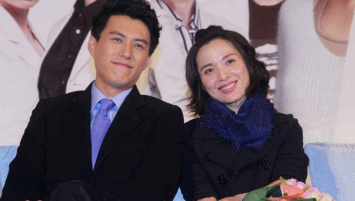 靳东李佳夫妻视频素材,靳东李佳罕见秀恩爱合集